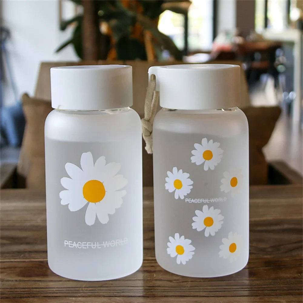 Small Daisy Frosted Plastic Mug, Portable Transparent Travel Tea Cup, Cute BPA-Free Water Bottle for Outdoor Use
