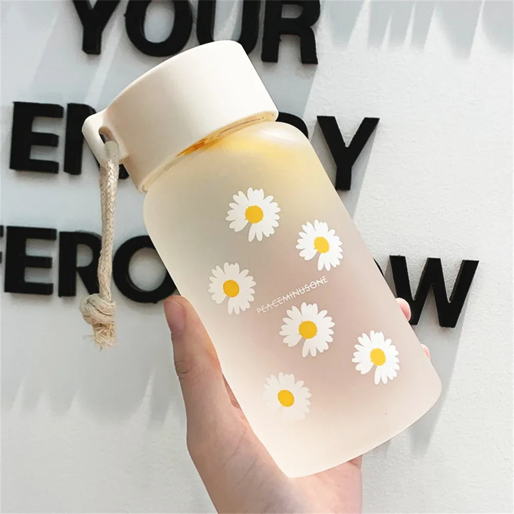 Small Daisy Frosted Plastic Mug, Portable Transparent Travel Tea Cup, Cute BPA-Free Water Bottle for Outdoor Use