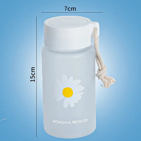 Small Daisy Frosted Plastic Mug, Portable Transparent Travel Tea Cup, Cute BPA-Free Water Bottle for Outdoor Use