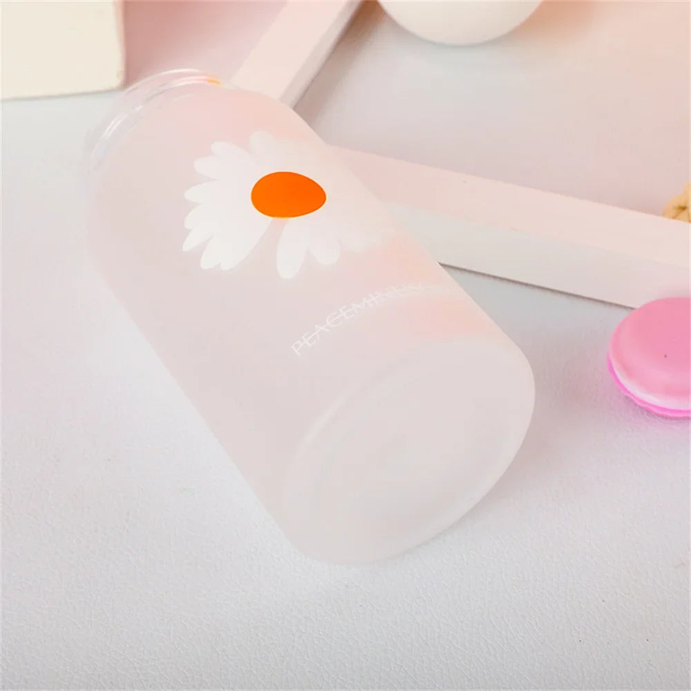 Small Daisy Frosted Plastic Mug, Portable Transparent Travel Tea Cup, Cute BPA-Free Water Bottle for Outdoor Use